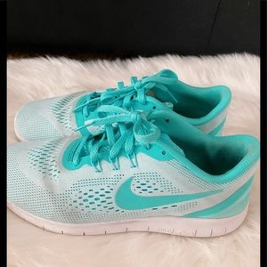 Nike Women’s FreeRun Athletic Shoe Size 6